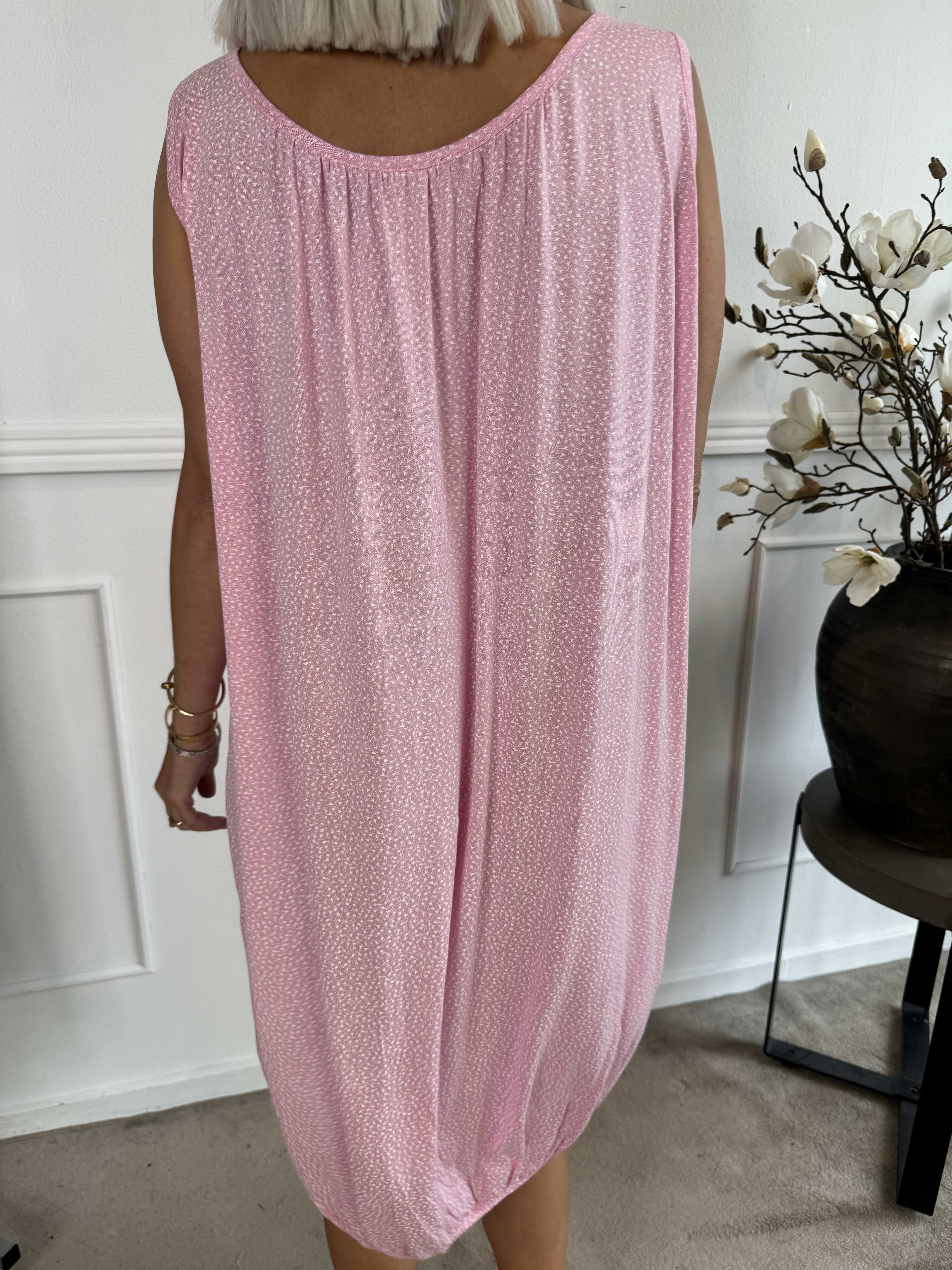 Miracle Flower Sleeveless Dress - Kjole i viskose med elastik forneden